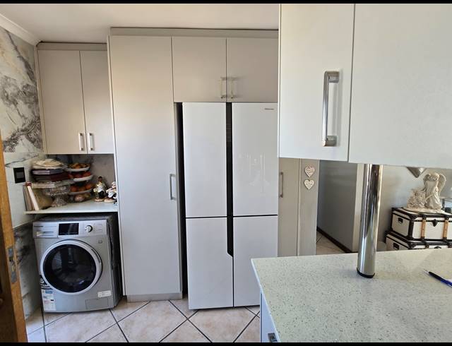 3 BEDROOM SECTIONAL TITLE FOR SALE IN SOUTH CREST